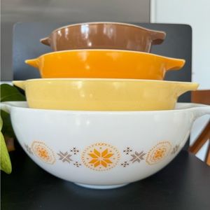 Vintage PYREX Town & Country cinderella mixing bowls - 440 Complete Set